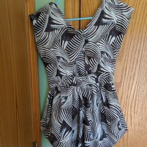 Black and white keyhole back dress